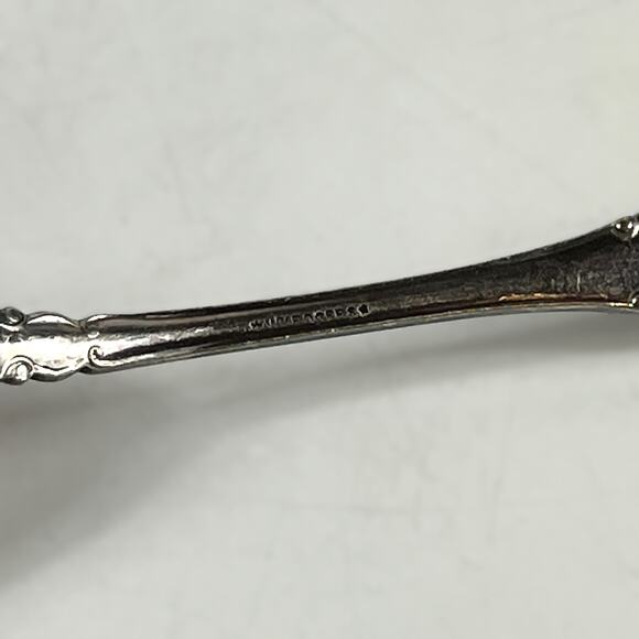 Antique Wm. Rogers & Son 'Melrose' 1898 Silver-Plated Table Dessert Spoon Ornate - Picture 4 of 4